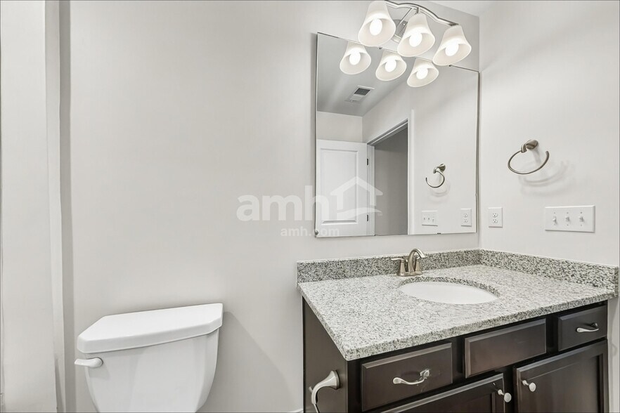 Building Photo - 1817 Produce Ln