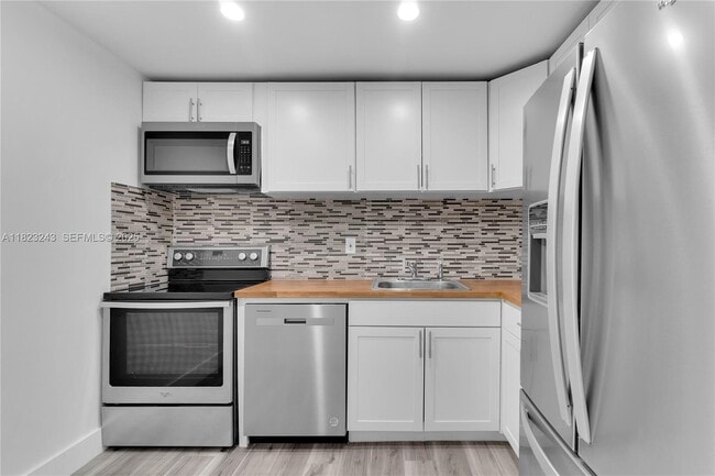 Building Photo - 6920 Harding Ave