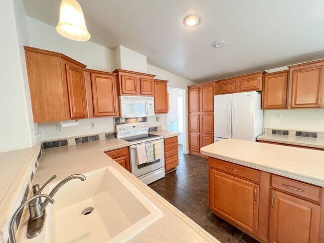 Building Photo - HOUSE - CORNVILLE - OAK CREEK VALLEY