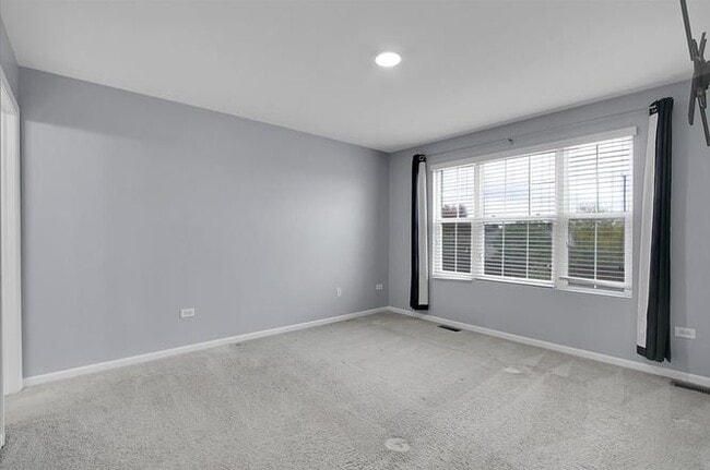 Building Photo - 912 Bradford Dr