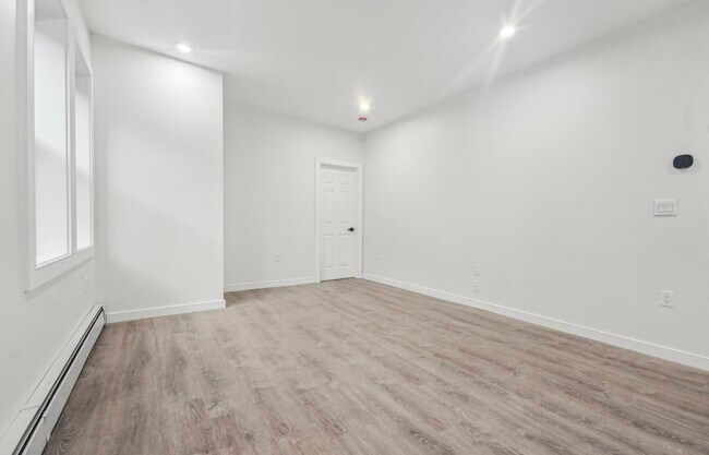 Building Photo - 210 Magnolia St