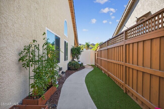 Building Photo - 4202 Lost Springs Dr