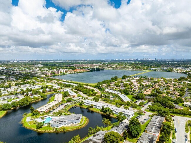 Building Photo - 20310 NE 2nd Ave