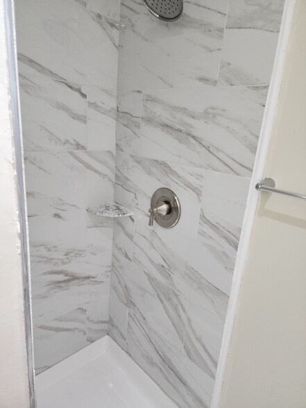 Building Photo - 311 E 6th Ave