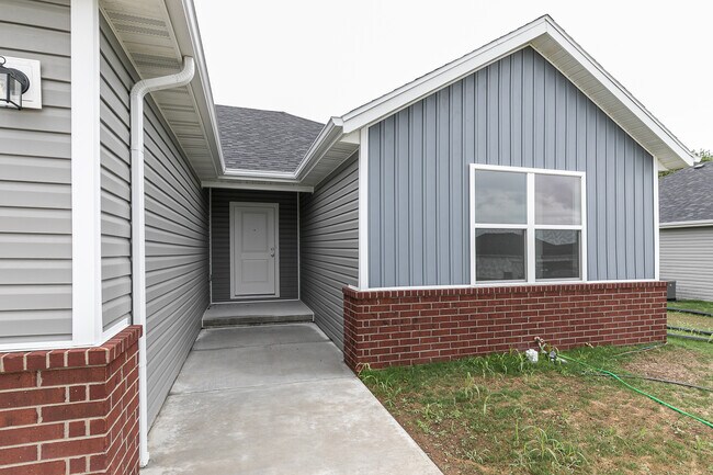 Building Photo - 376 W Granada St