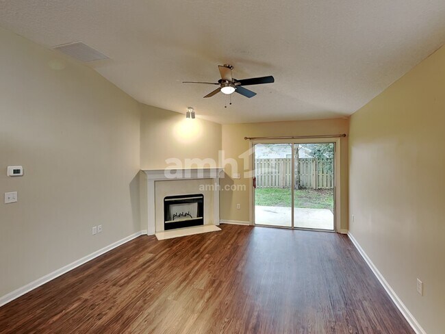 Building Photo - 734 Mackenzie Cir