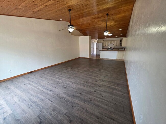 Building Photo - Large 3 bedroom 2 bath duplex. 1520 sq ft, vaulted ceilings