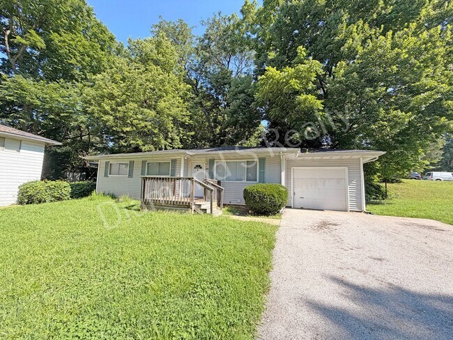 Building Photo - Charming 3-Bedroom in Southeast Springfield Location!