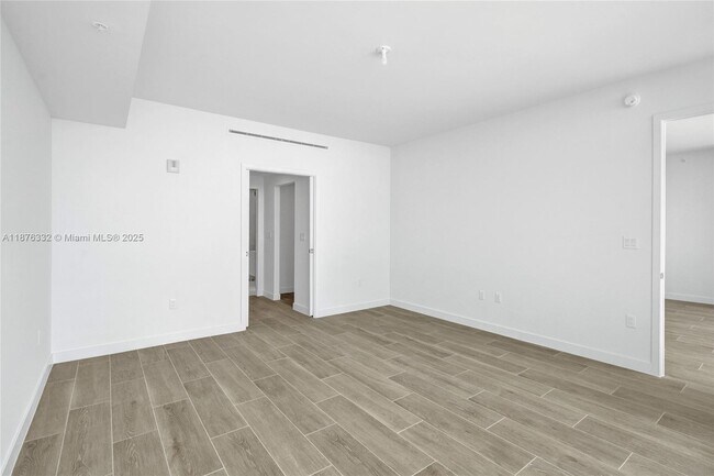 Building Photo - 900 N Ocean Blvd