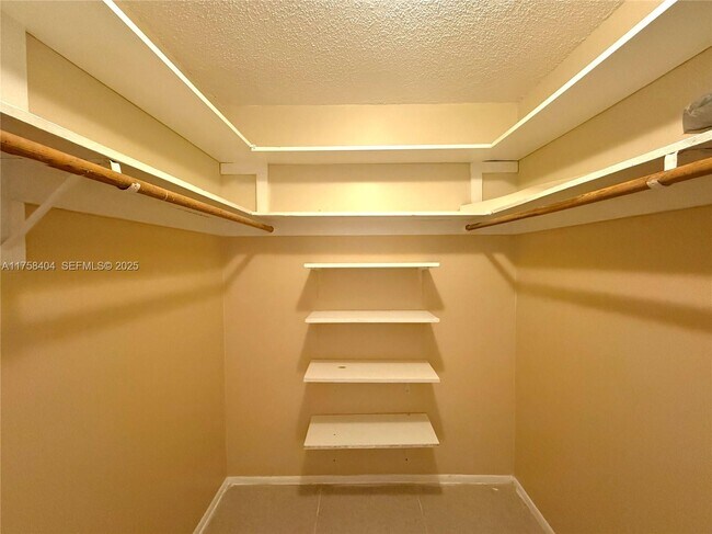 Building Photo - 920 NE 199th St