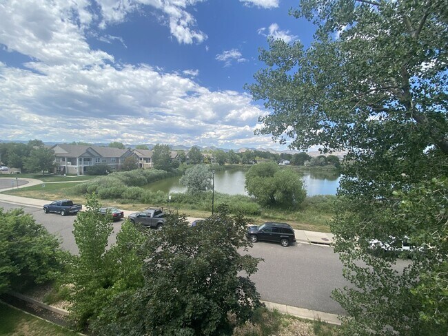 Building Photo - Beautiful Top Floor Condo with Great Views!