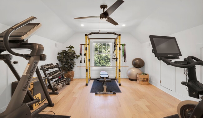 Building Photo - 6427 83rd Pl