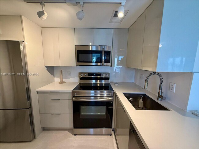 Building Photo - 770 Claughton Island Dr