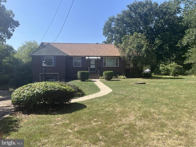 Building Photo - 4906 Hood Dr