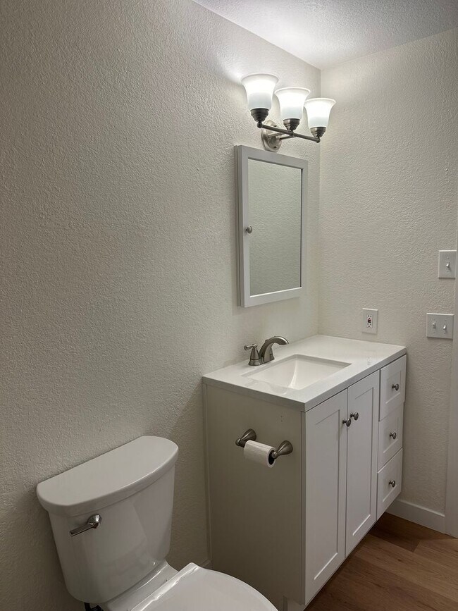 Building Photo - Completely Remodeled Home on 1 Acre in DRW