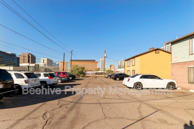Building Photo - 739 E Pierce St