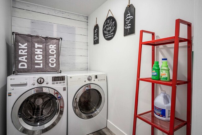 Building Photo - 2273 N Elderberry Dr