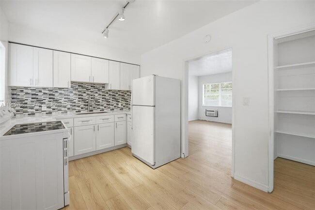 Building Photo - 3265 Franklin Ave