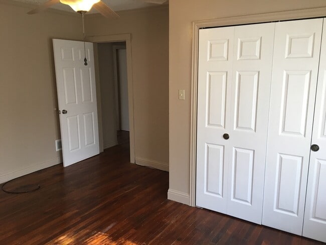 Building Photo - Very cute 2 Bedroom 1 Bath with Bonus Room.
