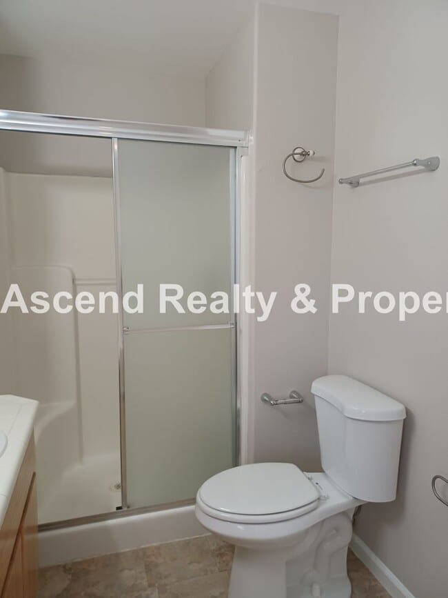 Building Photo - Gorgeous Updated Murrayhill Area 4 Bed on ...
