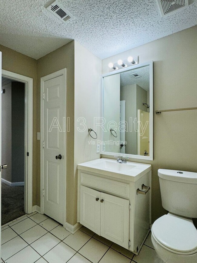 Building Photo - 4025 Oak Shadow Ln