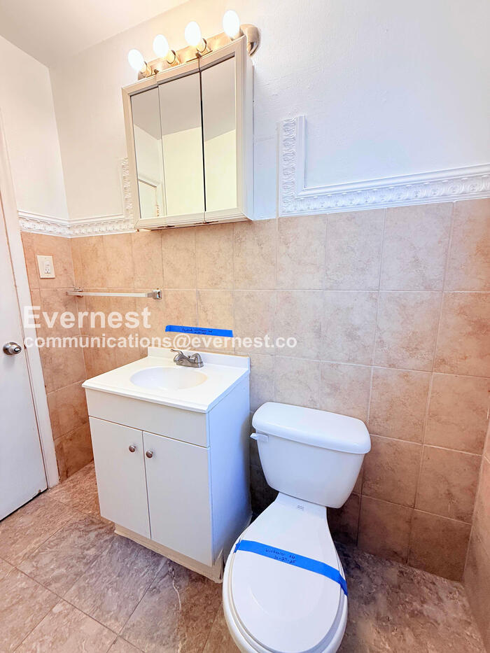 Building Photo - 6901 Heyden St