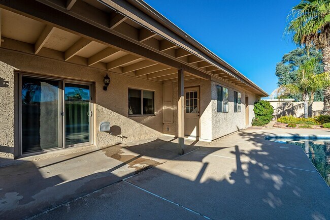 Building Photo - Three Bedrooms & POOL in 85254!