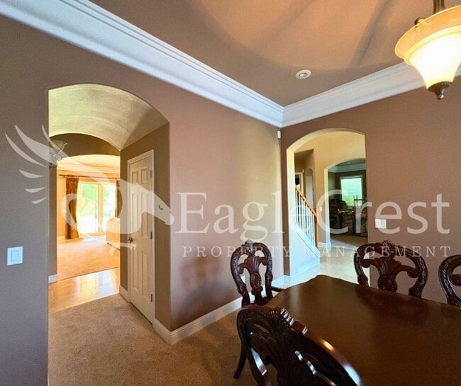 Building Photo - 44 Vinehill Dr