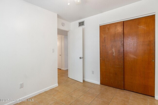 Building Photo - 212 E Towne Pl