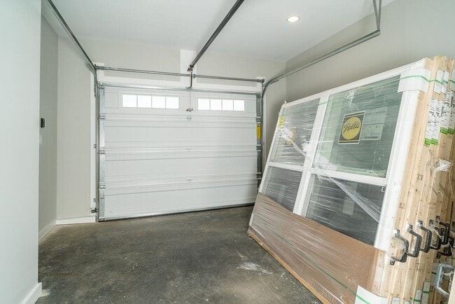 Building Photo - 1528 Crownpoint Dr