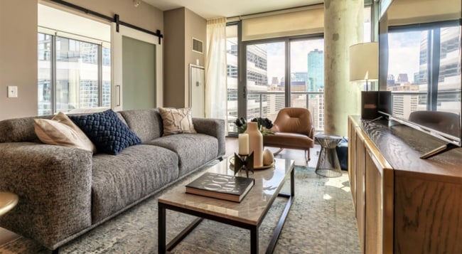 Building Photo - 447 N State St