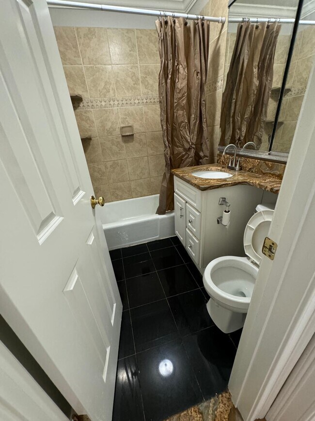 Building Photo - 38K Shrewsbury Green Dr
