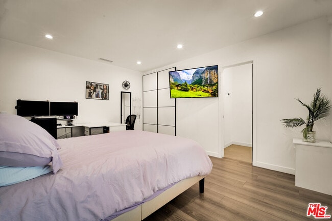 Building Photo - 12827 Sylvan St