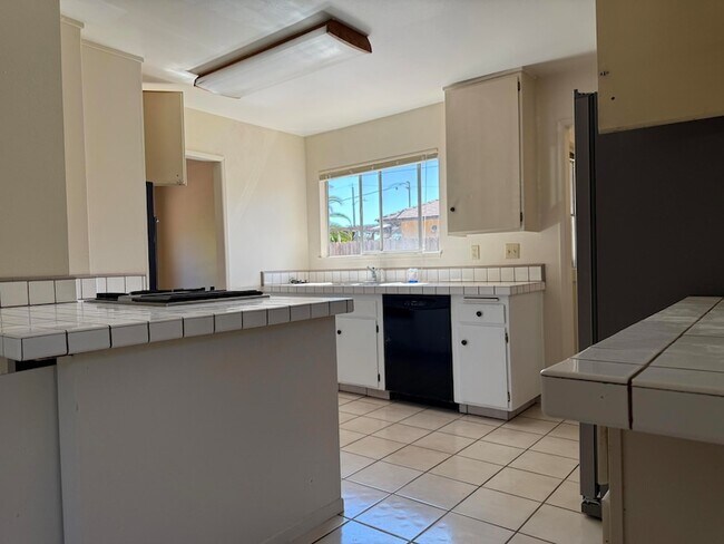 Building Photo - 4675 Verdugo Pl
