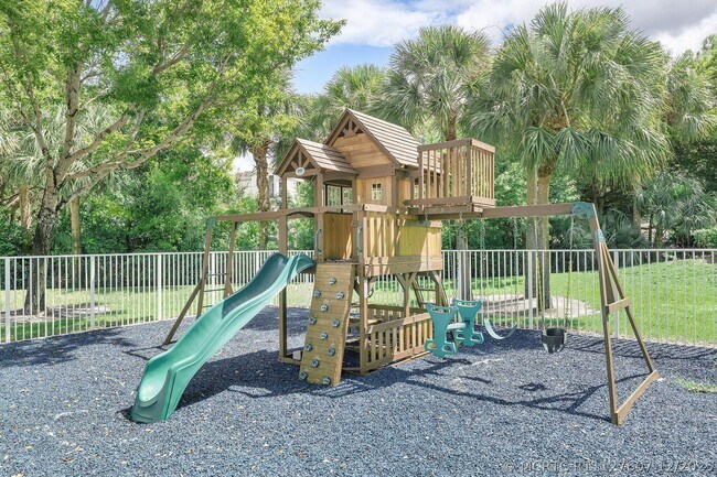 Building Photo - 16129 Sierra Palms Dr
