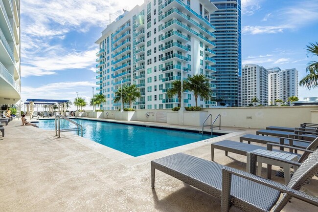 Building Photo - 1200 Brickell Bay Dr