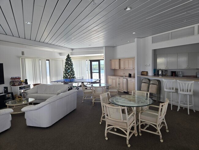 Building Photo - 5460 N Ocean Dr