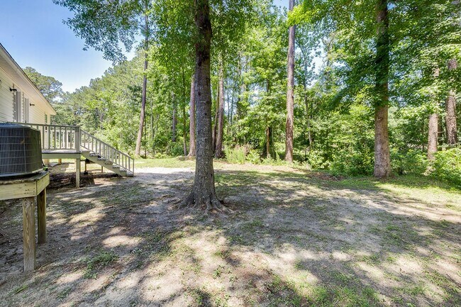 Building Photo - Completely Renovated 2BR Duplex with Granite Counters & Stainless Appliances
