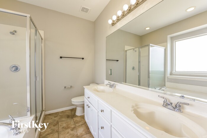 Building Photo - 10649 Fossil Hill Dr