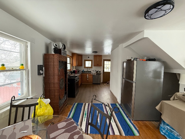 Building Photo - 908 Island St