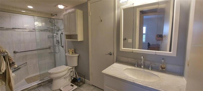 Building Photo - 13850 Oakwood Ln