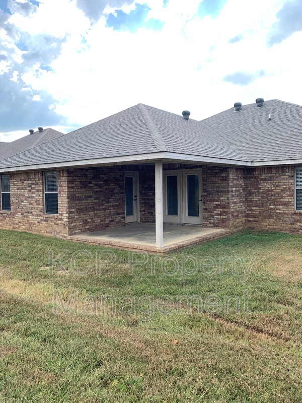 Building Photo - 6105 Red Cedar Cir