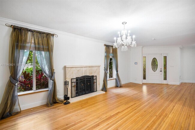 Building Photo - 648 Sevilla Ave