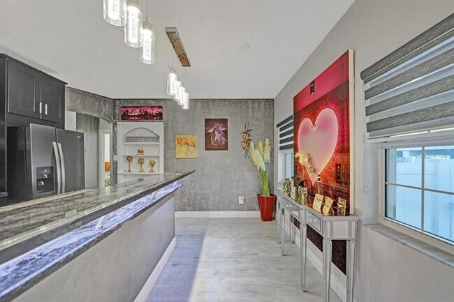 Building Photo - 2000 Jackson St