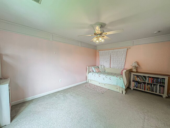 Building Photo - Fantastic 4 Bed 2.5 Bath Single Family Hom...