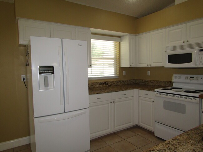 Building Photo - 2624 Valencia Dr