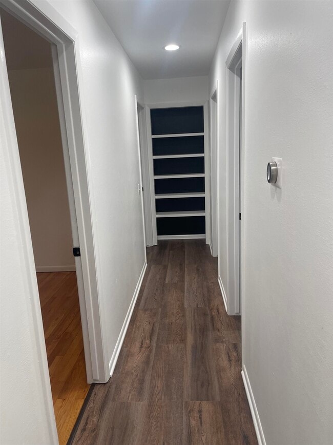 Building Photo - 2727 Florann Dr