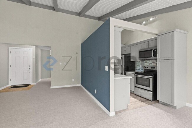 Building Photo - 2020 Grant Ave S