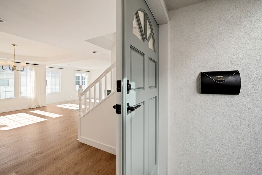 Building Photo - 1504 N Poinsettia Ave