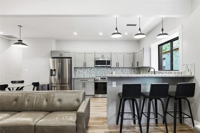 Primary Photo - 7358 Pershing Ave